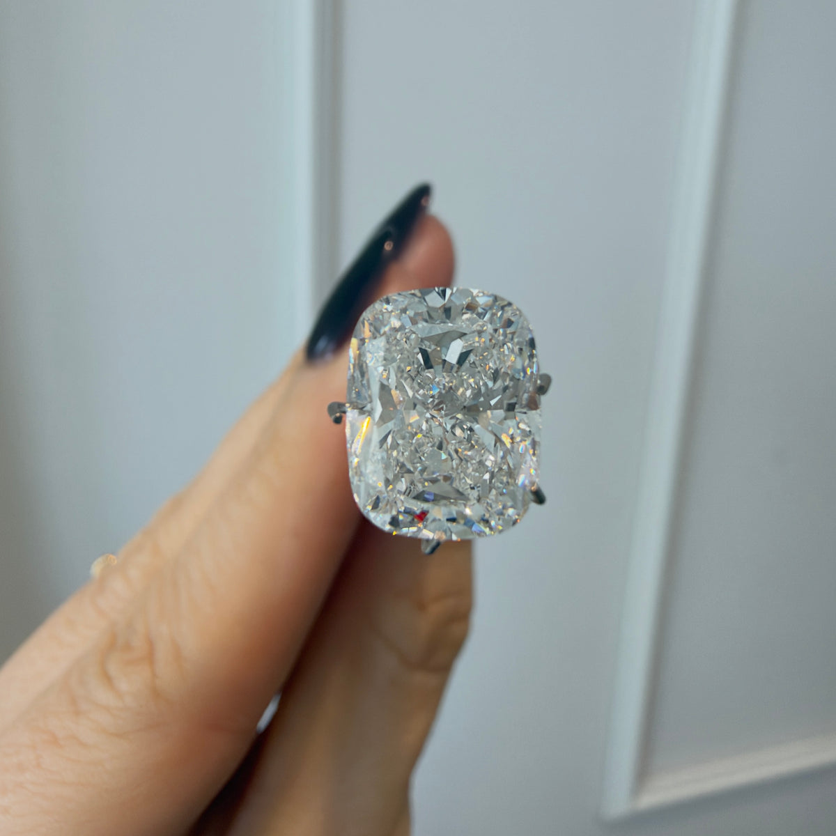 Lab Diamond - Elongated Cushion 4.03 ct E VS1