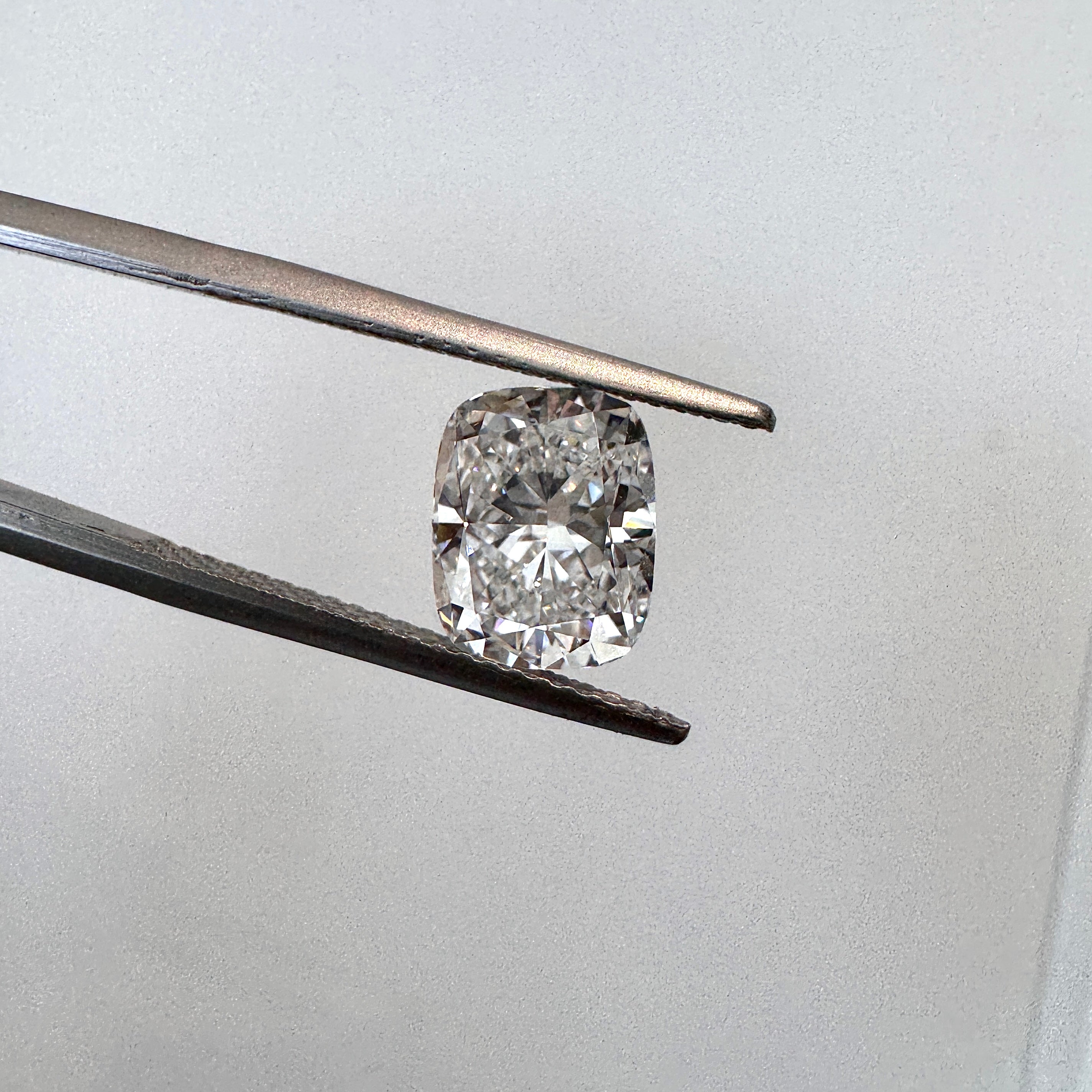 Lab Diamond - Elongated Cushion 2.52 E VS1