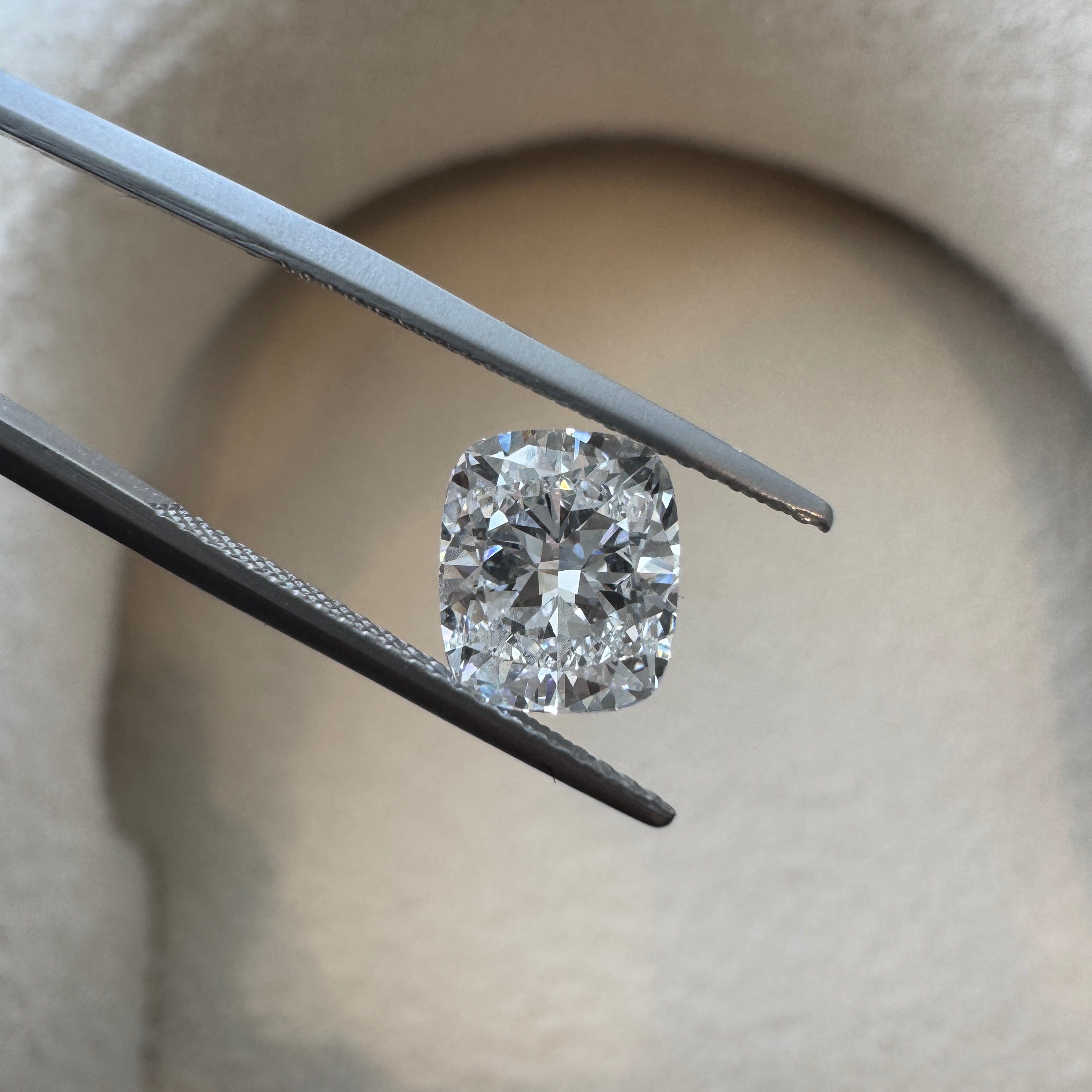 Lab Diamond - Elongated Cushion 2.57 E VVS2