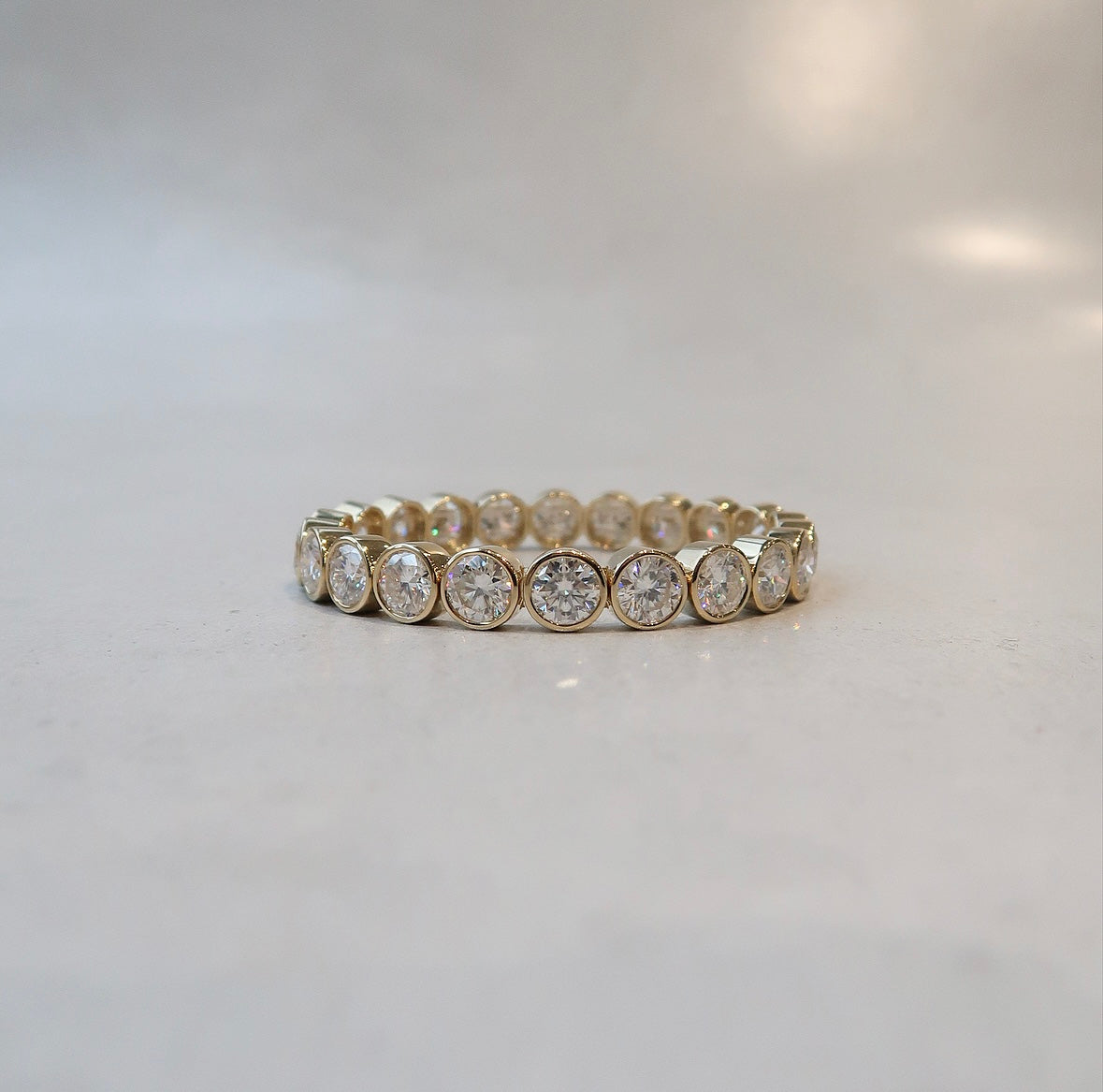 Stretchy Bezel Bracelet - Round