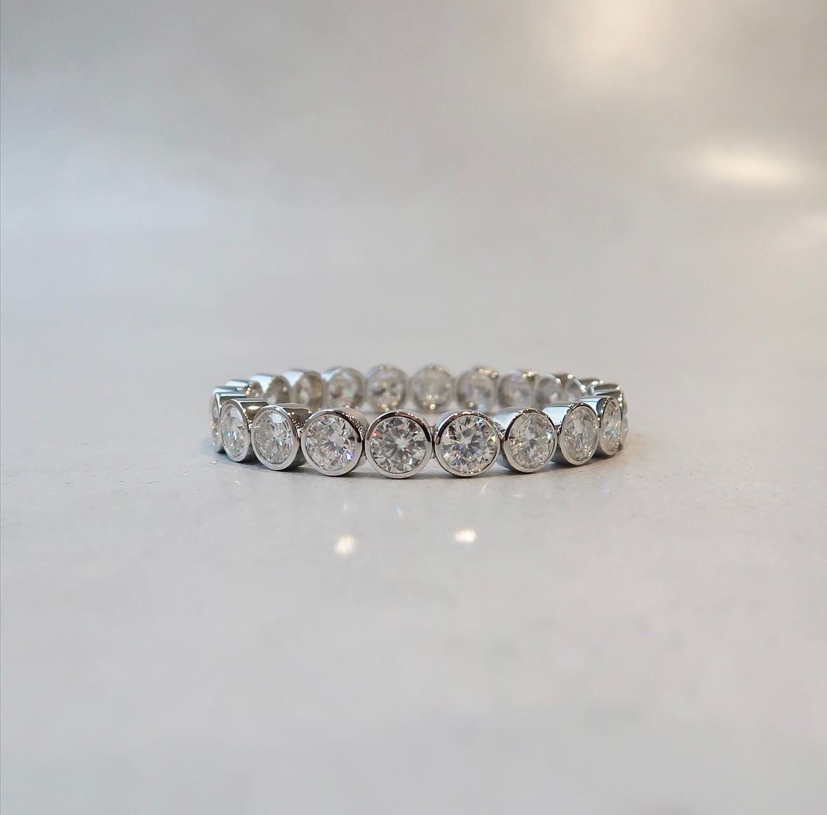 Stretchy Bezel Bracelet - Round
