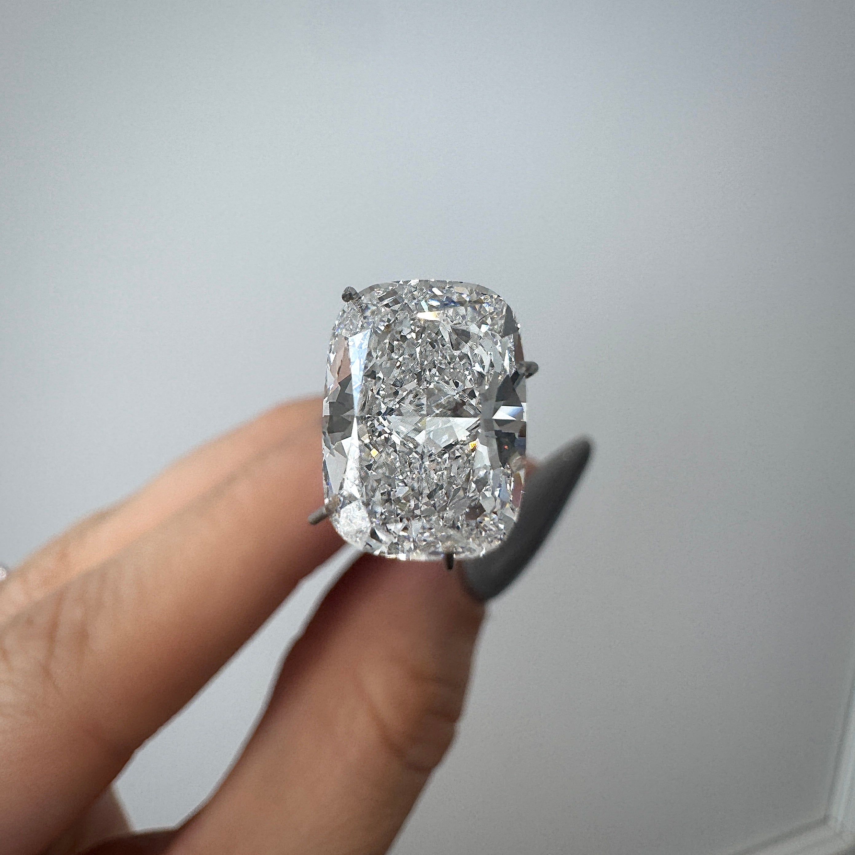 Lab Diamond - Elongated Cushion 3.70 E VVS2