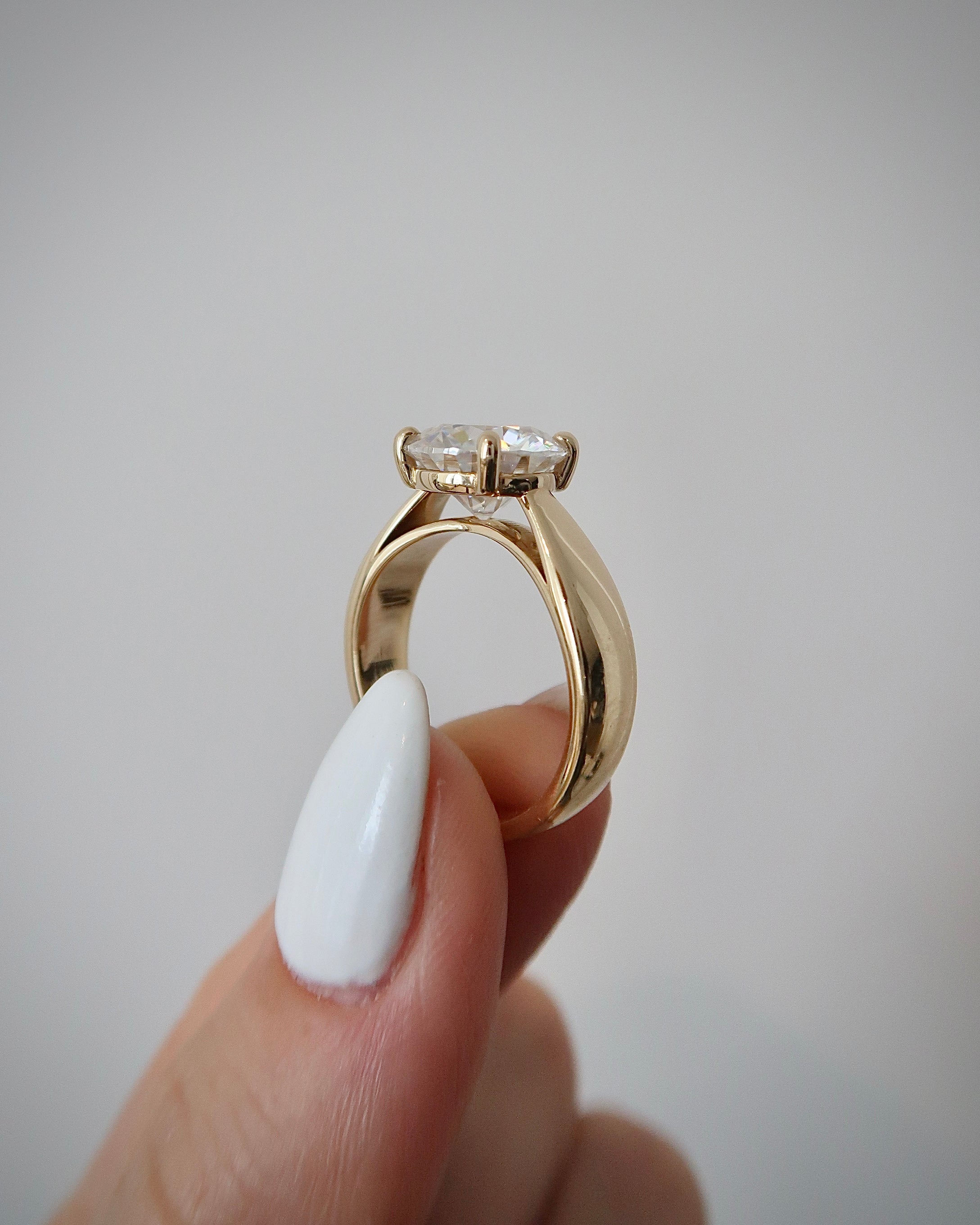 READY: 4 ct Round Pheobe Wide Band Engagement Ring