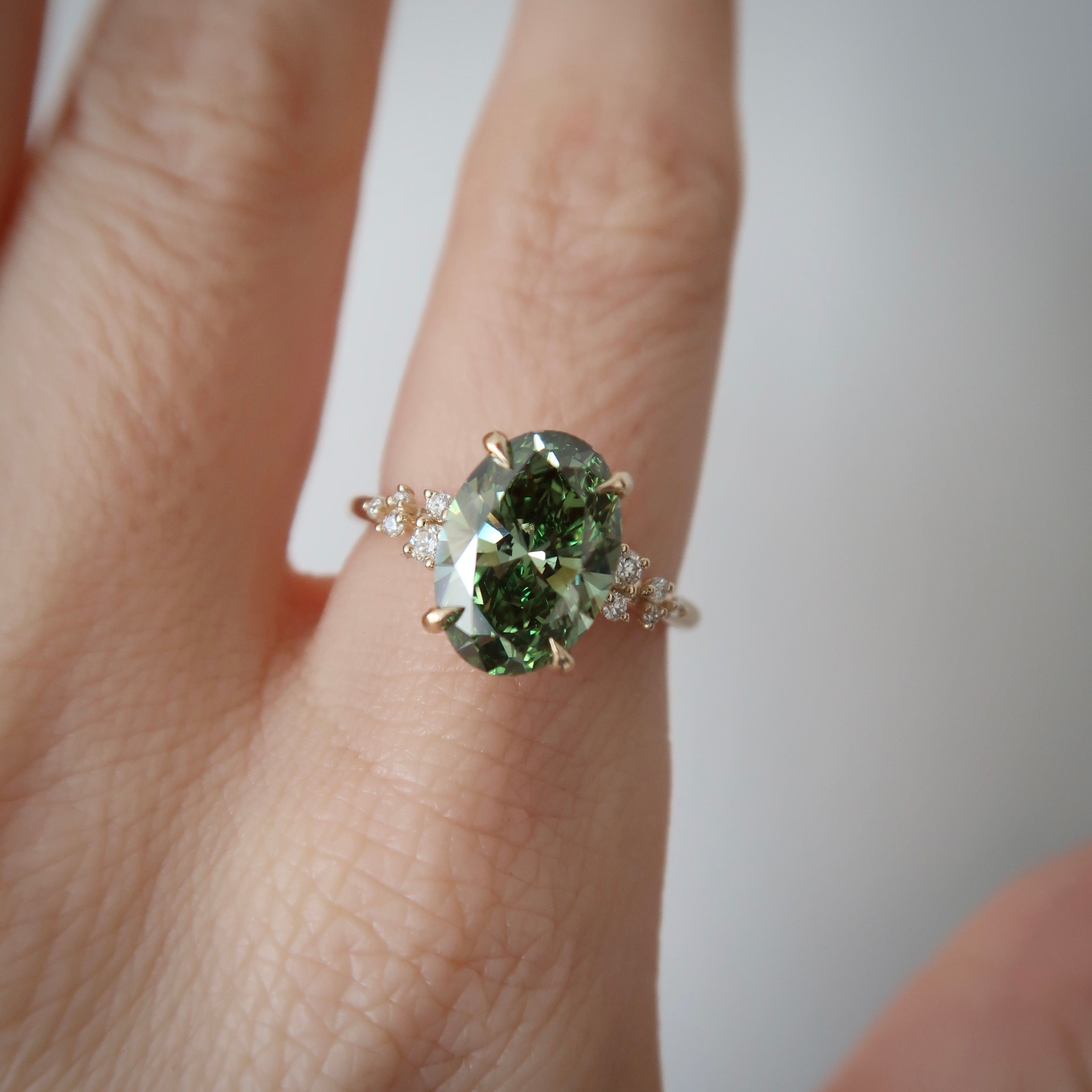 READY: 2.79 ct FANCY VIVID GREEN Lab Diamond Ring