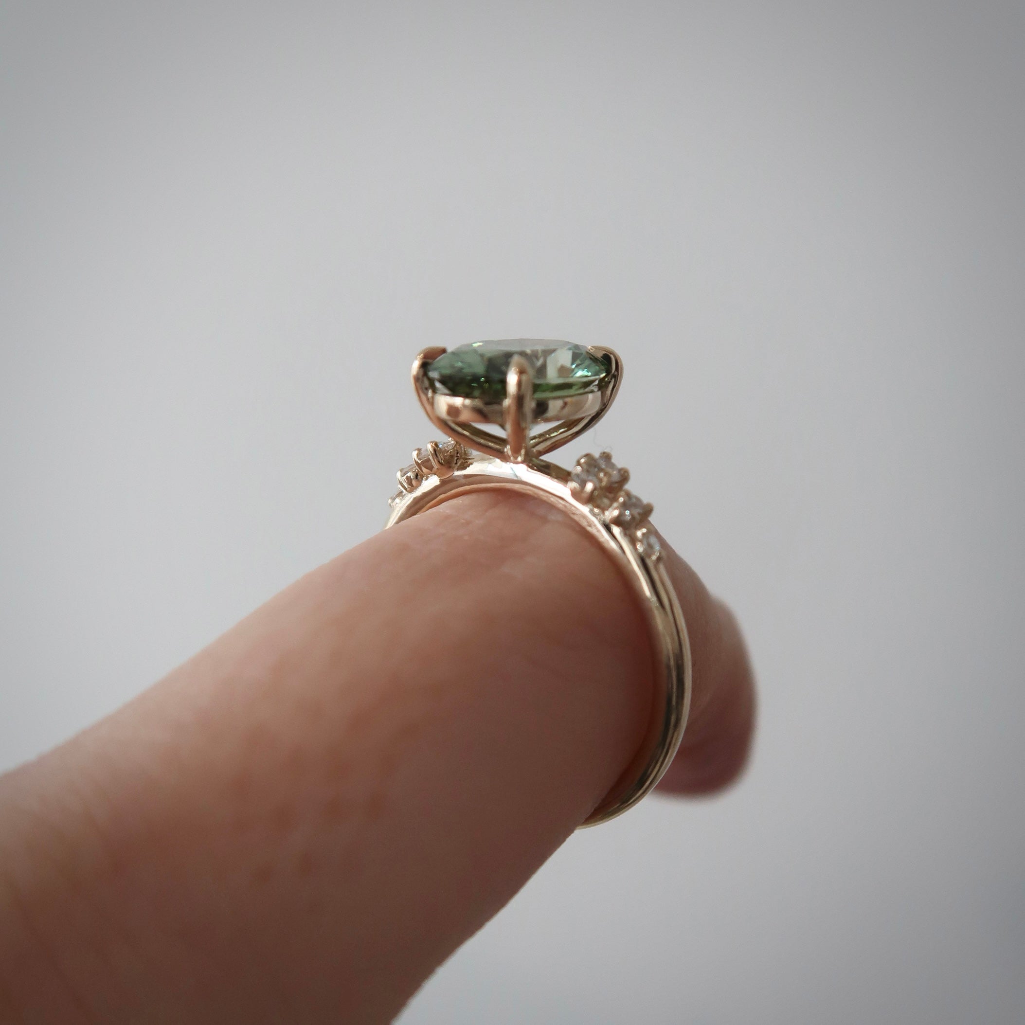 READY: 2.79 ct FANCY VIVID GREEN Lab Diamond Ring