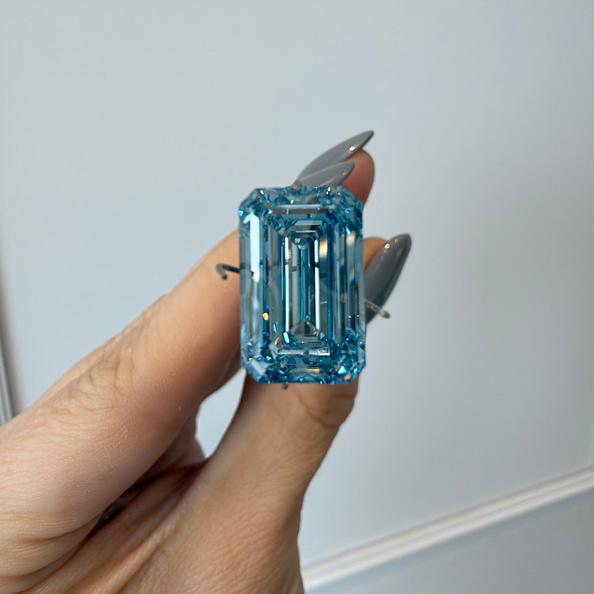 Lab Diamond - Emerald 7.04 ct Fancy Vivid Blue VS1