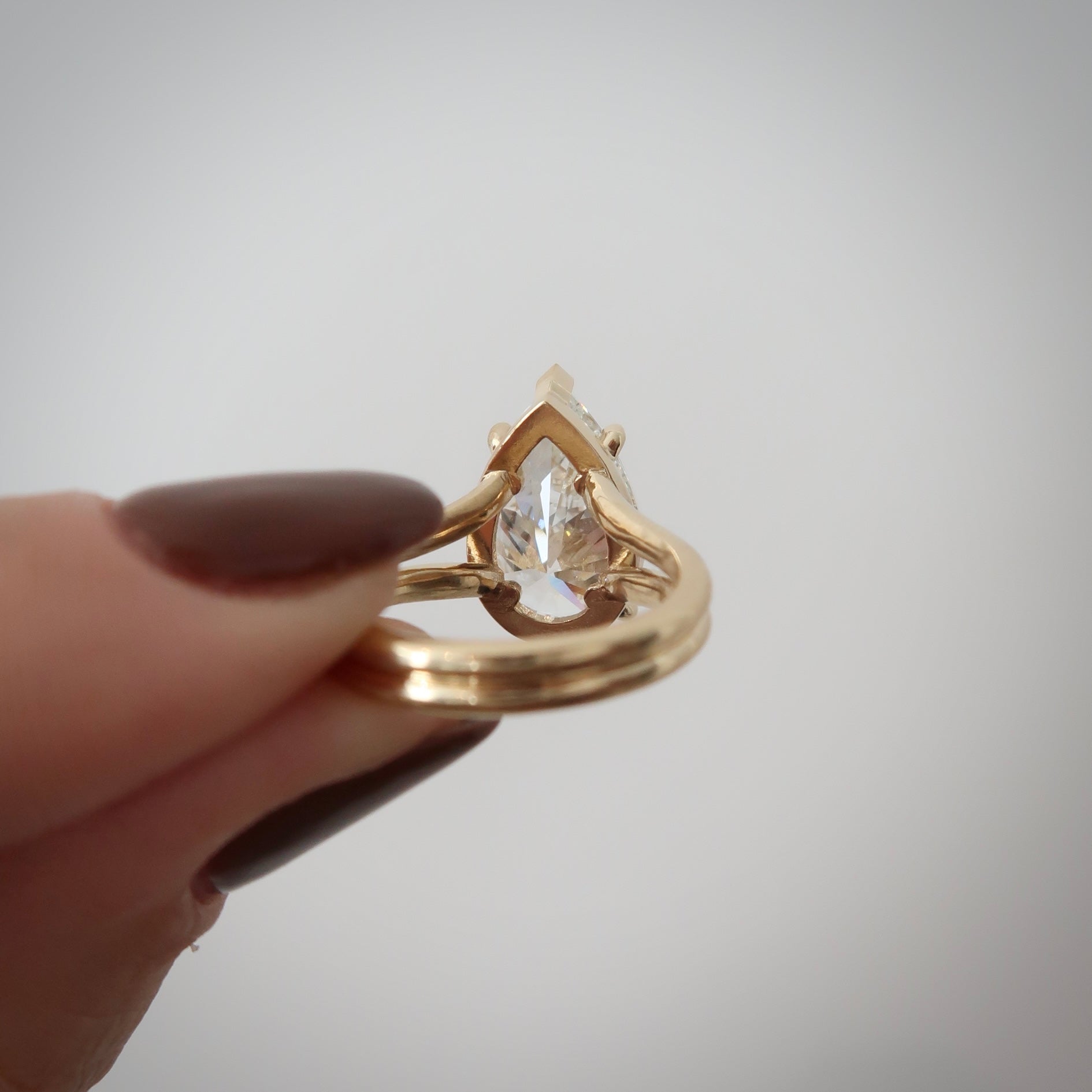 READY: 4.59 CT F VS1 Pear Lab Diamond Split Shank