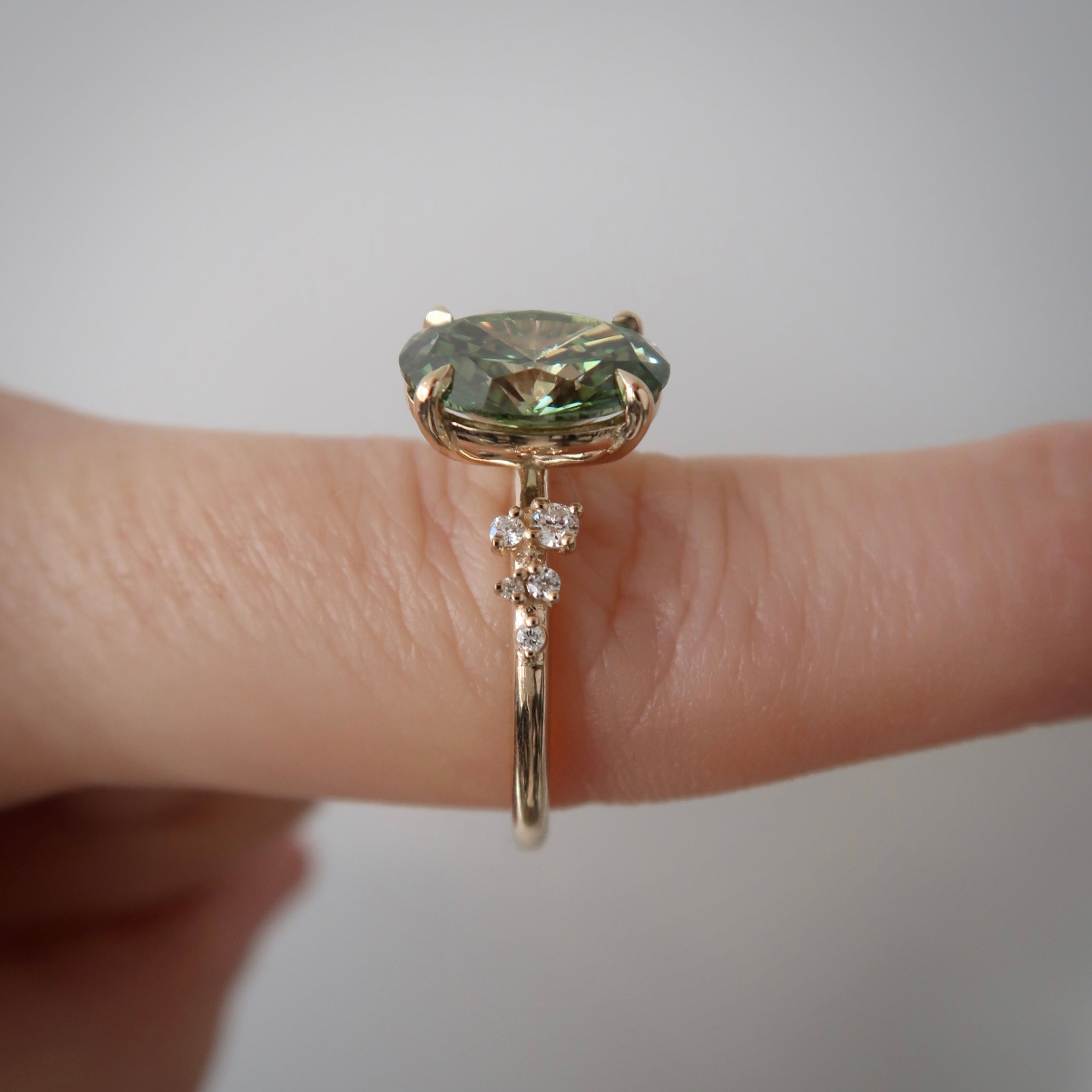 READY: 2.79 ct FANCY VIVID GREEN Lab Diamond Ring