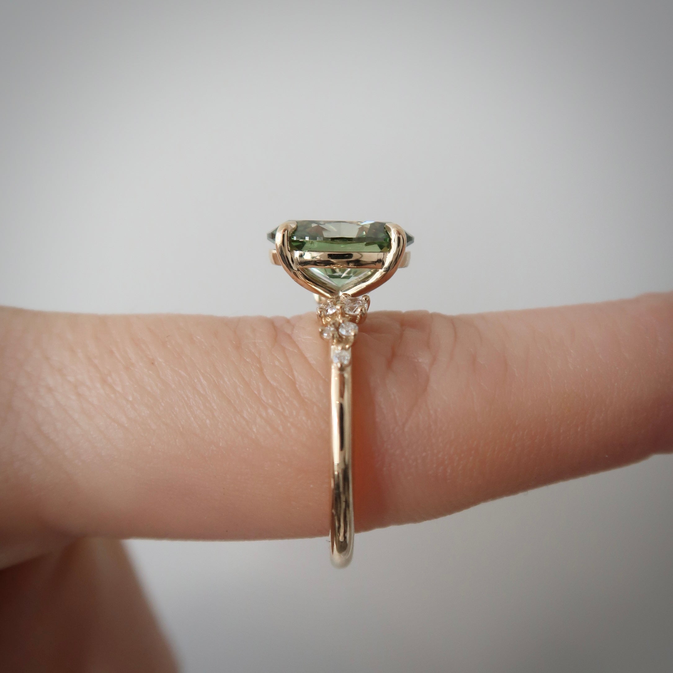 READY: 2.79 ct FANCY VIVID GREEN Lab Diamond Ring