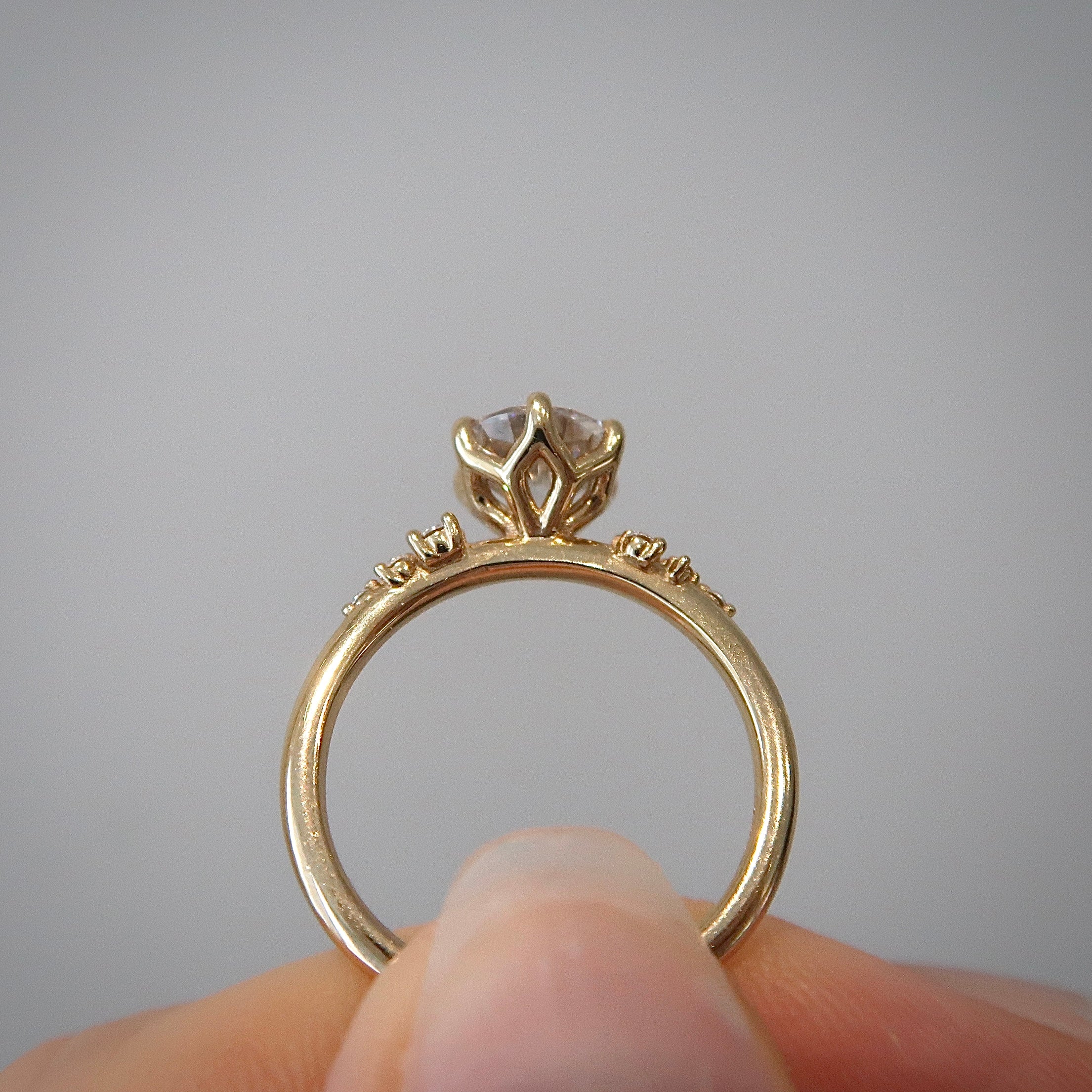 READY: 1.5 ct Round Lyra Solitaire